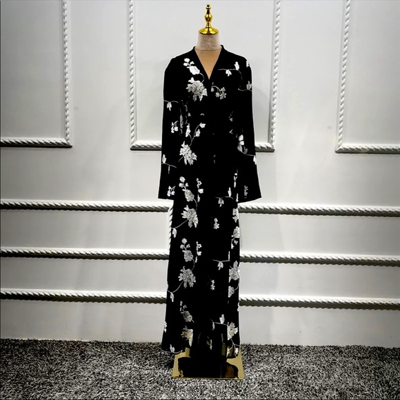 Long Floral long robe black white small- medium - Picture 1 of 4